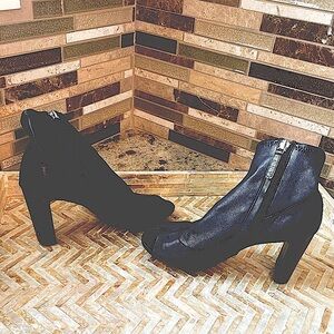 DKNY Womens Leather Peep Toe Ankle Fashion Boots Black